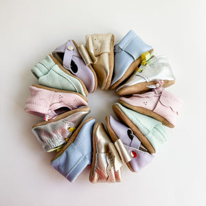 Oversized Bow Moccasins